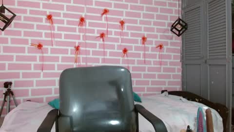 Emy online show from 03/10/25, 08:12