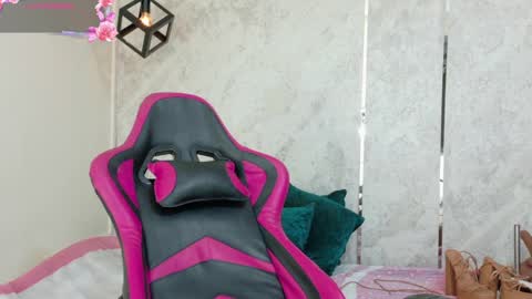 Emy online show from 04/04/26, 02:25