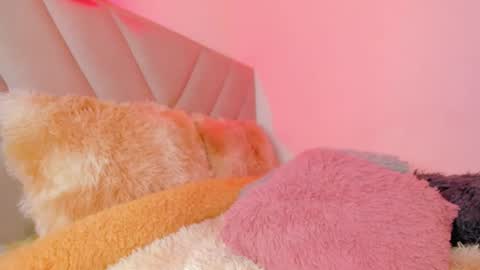 Snapshot of emy_colee chatting on 12/18/24, 02:06 Emy online show from 12/18/24, 02:06