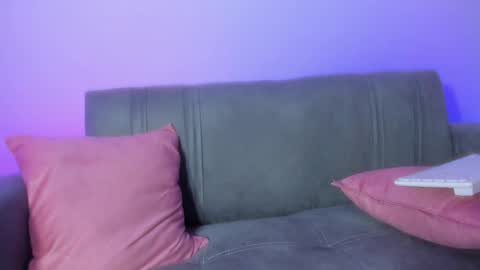 Snapshot of emy_colee chatting on 02/08/25, 12:39 Emy online show from 02/08/25, 12:39