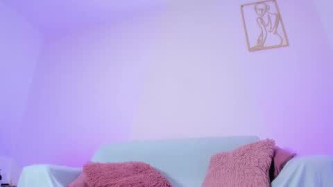 Snapshot of emy_colee chatting on 03/04/25, 10:57 Emy online show from 03/04/25, 10:57