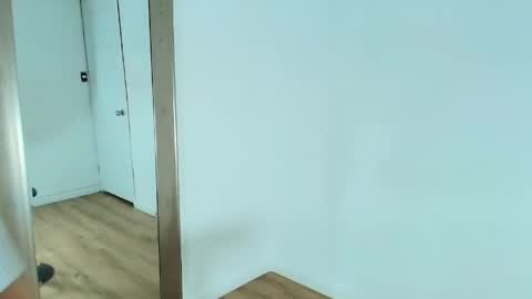 Snapshot of emy_ferrer_ chatting on 06/03/26, 04:04 EMY FERRER online show from 06/03/26, 04:04