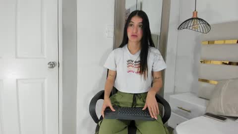 Snapshot of emy_ferrer_ chatting on 07/01/26, 03:41 EMY FERRER online show from 07/01/26, 03:41
