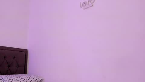 Emiliana online show from 12/17/24, 12:45