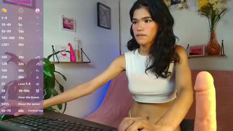 emycarver09 online show from 09/23/25, 11:08