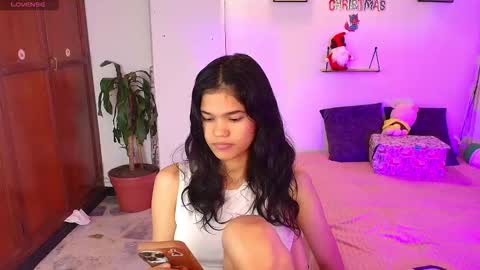 emycarver09 online show from 12/01/25, 11:48