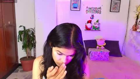 emycarver09 online show from 12/05/25, 11:52