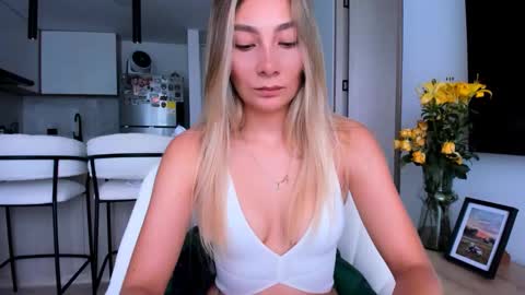 emyconneer online show from 01/08/25, 02:25