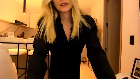 emyconneer online show from 01/25/25, 11:54