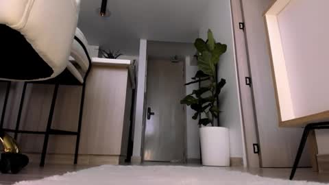 emyconneer online show from 02/18/25, 06:47