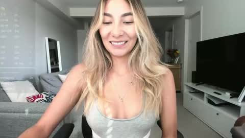 emyconneer online show from 09/16/25, 10:00