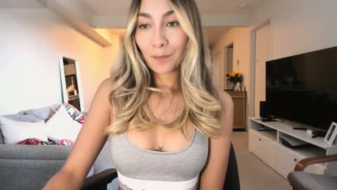 emyconneer online show from 09/24/25, 08:01