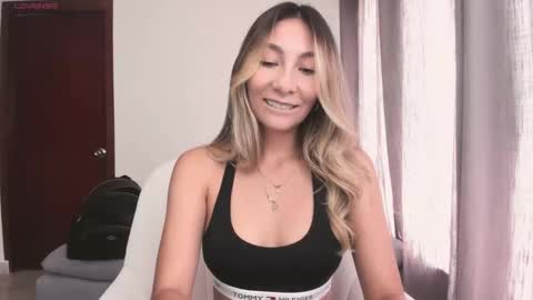 emyconneer online show from 10/15/25, 06:19