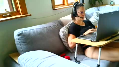 Snapshot of emyxxl chatting on 07/09/26, 01:37 emyxxl online show from 07/09/26, 01:37