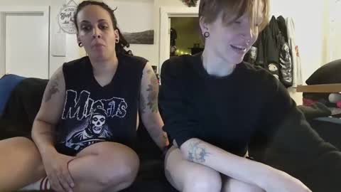 Cedar redhead and River brunette online show from 12/26/24, 12:46