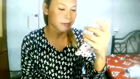 Snapshot of encantadats chatting on 01/05/25, 10:08 CHUN LY online show from 01/05/25, 10:08