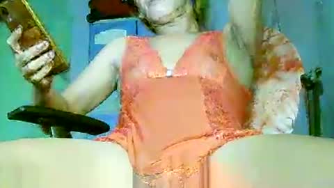 Snapshot of encantadats chatting on 09/27/25, 05:23 CHUN LY online show from 09/27/25, 05:23