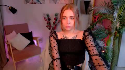 enchanted_bella online show from 12/19/25, 01:51