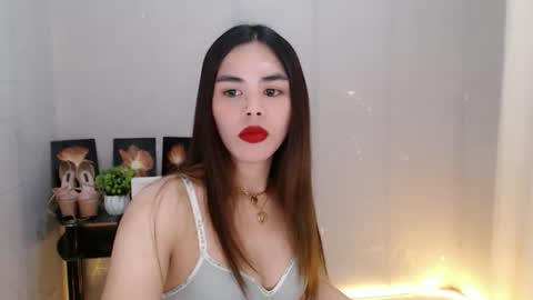 Snapshot of enchantress_mia03 chatting on 05/16/26, 09:50 enchantress_mia03 online show from 05/16/26, 09:50