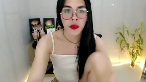 Snapshot of enchantress_mia03 chatting on 06/30/26, 04:46 enchantress_mia03 online show from 06/30/26, 04:46