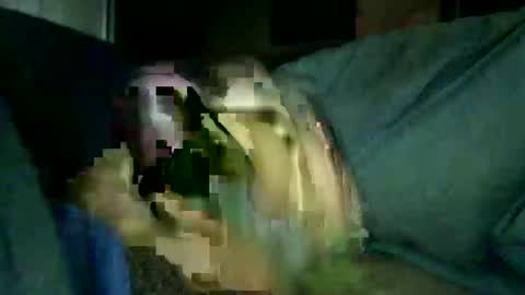 encormoi online show from 12/22/25, 08:33