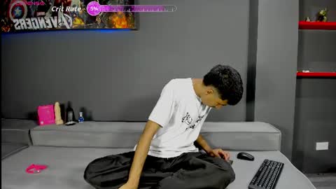 Snapshot of ender_h0tt chatting on 06/22/26, 01:19 Ender online show from 06/22/26, 01:19