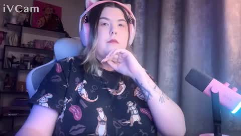 Snapshot of endless_voice_ chatting on 12/02/25, 11:04 endless_voice_ online show from 12/02/25, 11:04