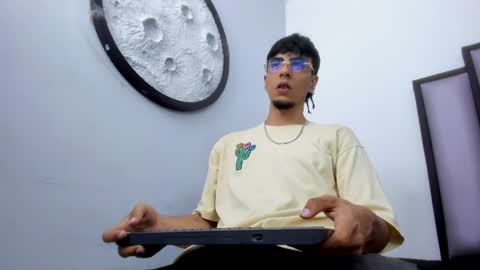 endrick_23 online show from 04/12/26, 03:44