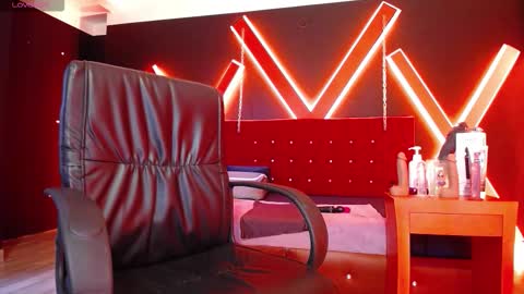 Snapshot of engel_devil chatting on 10/17/25, 11:46 Engel online show from 10/17/25, 11:46