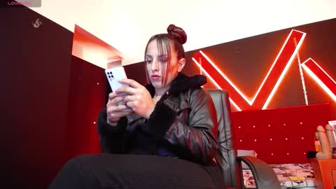 Snapshot of engel_devil chatting on 10/26/25, 11:49 Engel online show from 10/26/25, 11:49