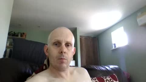 Snapshot of english_sime chatting on 06/26/26, 12:31 english_sime online show from 06/26/26, 12:31