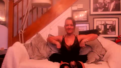 englishcouple81 online show from 05/08/26, 10:48