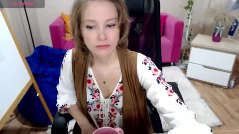 englishgirll online show from 04/19/26, 03:33