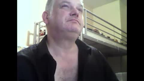 englishguysurrey online show from 09/18/25, 08:33