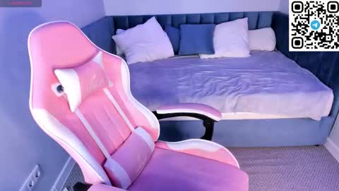 Snapshot of enigmatic_ella chatting on 02/09/26, 01:09 Ella online show from 02/09/26, 01:09