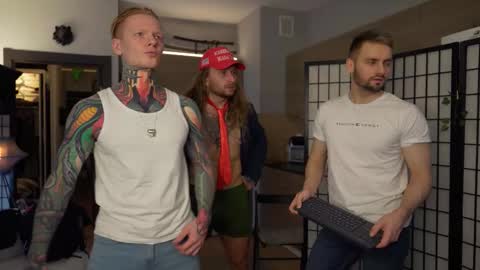 Johnny online show from 11/03/25, 03:35