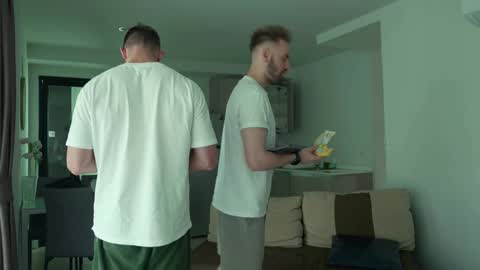 Snapshot of enjohnny chatting on 02/08/26, 01:53 Johnny online show from 02/08/26, 01:53