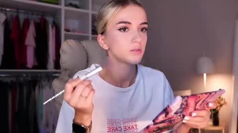 entya online show from 09/11/25, 06:13