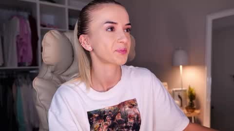 entya online show from 10/14/25, 04:02