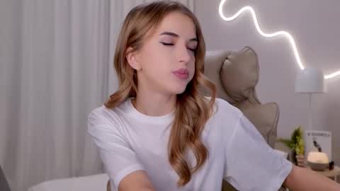 entya online show from 01/12/26, 07:02