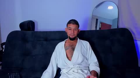Snapshot of enyel_100 chatting on 06/11/26, 02:53 enyel_100 online show from 06/11/26, 02:53