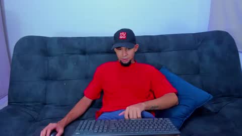 Snapshot of enyel_100 chatting on 07/08/26, 07:35 enyel_100 online show from 07/08/26, 07:35