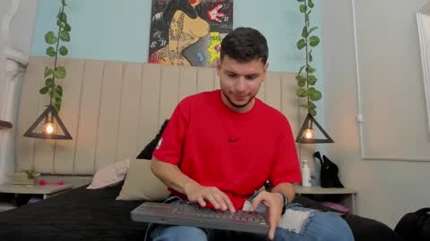 Snapshot of enzo_rivas chatting on 10/27/25, 03:49 ENZO online show from 10/27/25, 03:49