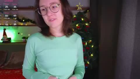 Snapshot of epifaniatoedebusch chatting on 12/22/25, 01:13 Kira online show from 12/22/25, 01:13