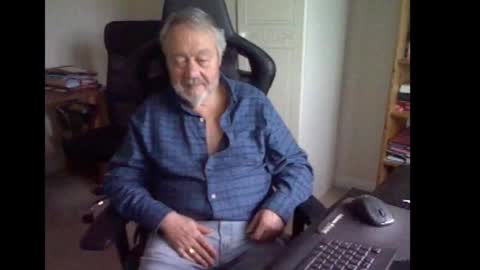 erasmus_d online show from 03/22/26, 06:00