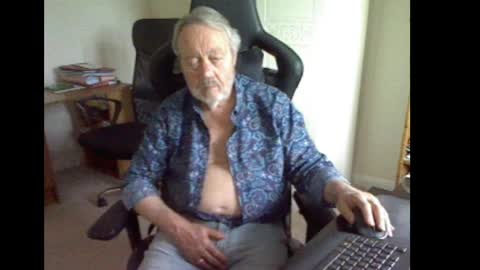 erasmus_d online show from 04/27/26, 05:00