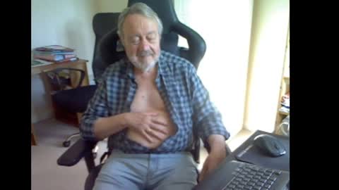 erasmus_d online show from 04/28/26, 04:23