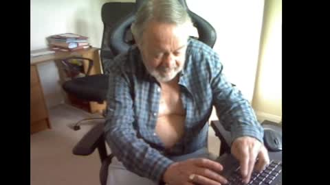 Snapshot of erasmus_d chatting on 05/12/26, 05:10 erasmus_d online show from 05/12/26, 05:10