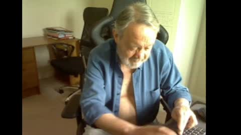 Snapshot of erasmus_d chatting on 06/01/26, 05:03 erasmus_d online show from 06/01/26, 05:03