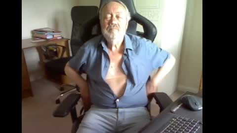 Snapshot of erasmus_d chatting on 06/17/26, 04:30 erasmus_d online show from 06/17/26, 04:30
